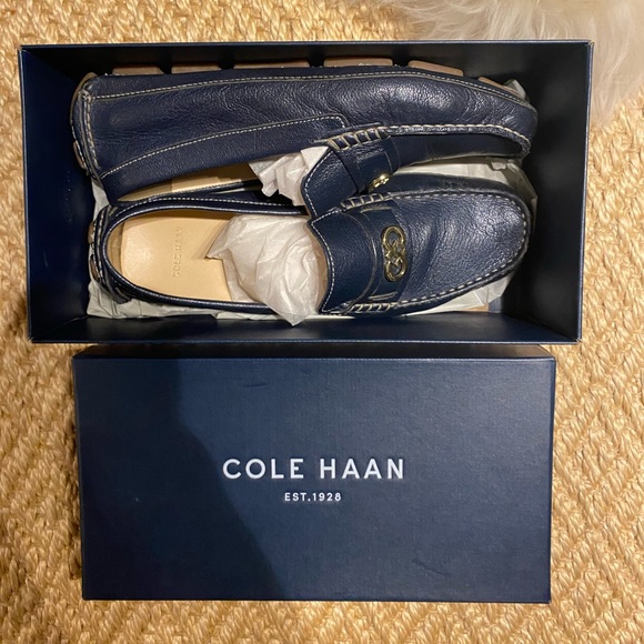 LEATHER COLE HAAN LOAFERS in NAVY. Size 7.5. Condition EXCELLENT! - Picture 2 of 6